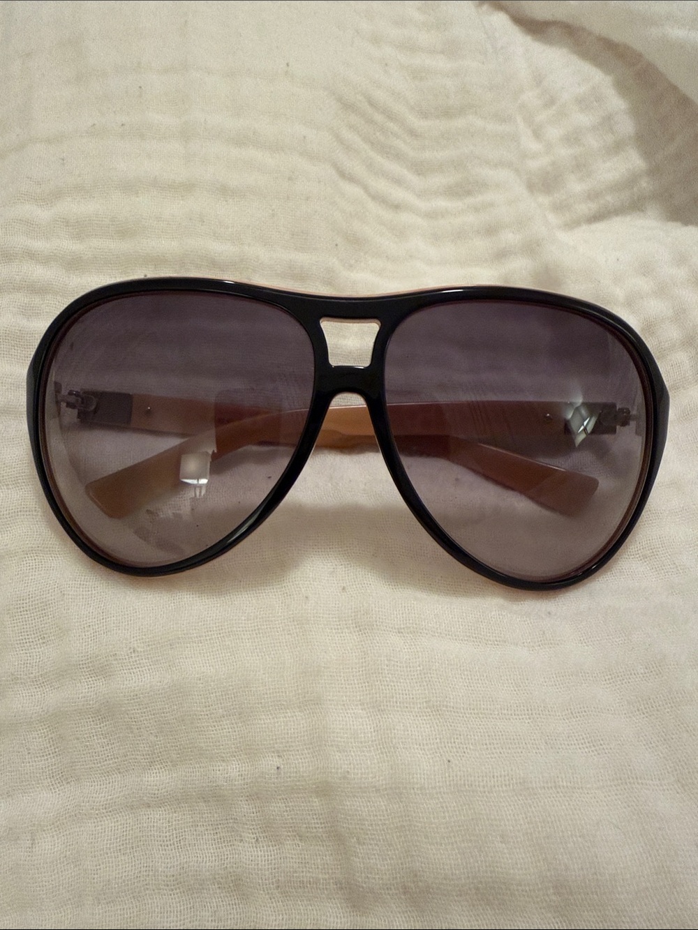 Marc Jacobs Oversized Aviator Sunglasses in Black with Gradient Smoke Lenses